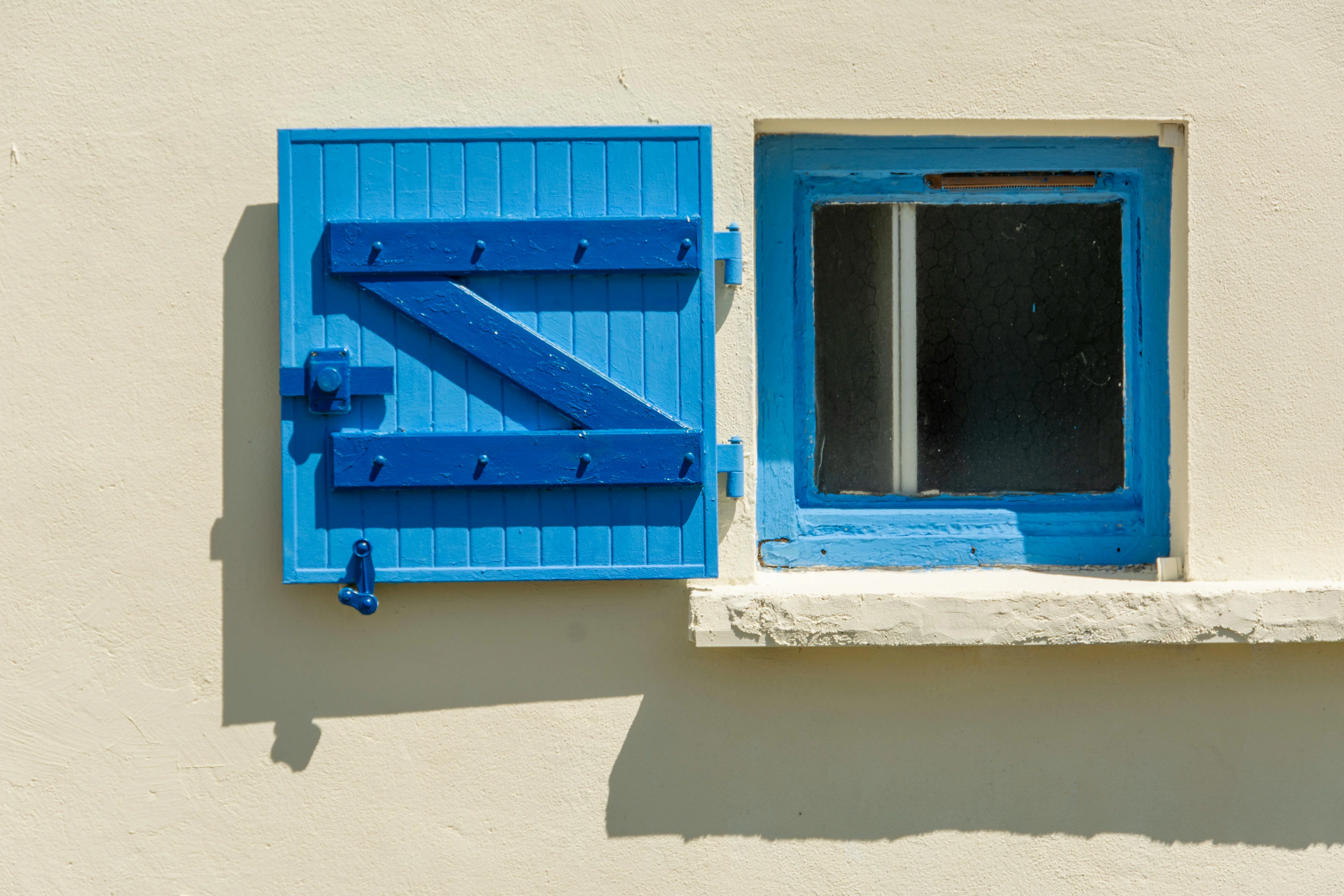 French government office with Linux desktops