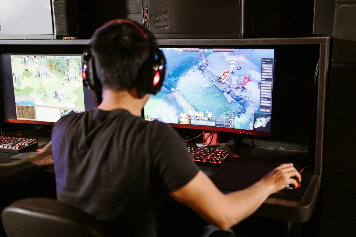 Curved gaming monitor